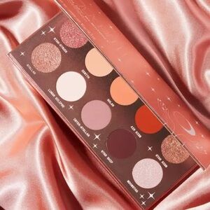 ITEM BEAUTY By Addison Rae Eyeshadow Palette in In My Element
